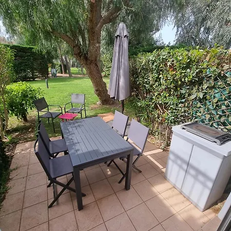Le Hameau Yourhosthelper Ferienhaus *